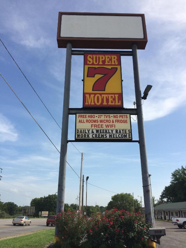 Super 7 Motel image 27