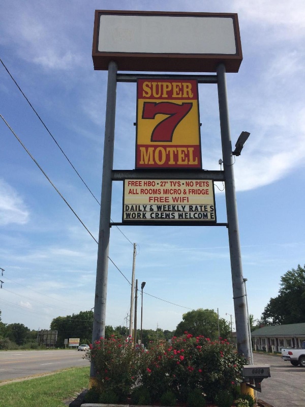 Super 7 Motel image 32